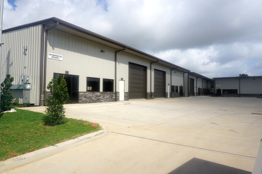 More Photos Of 120 Corporate Dr, Willis Unknown For Lease