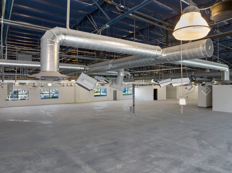 More Photos Of 900 S Pavilion Center Dr, Las Vegas Office For Sale