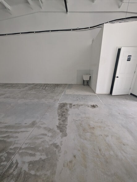 More Photos Of 1500 Tileston Rd, Saint Cloud Warehouse For Sale