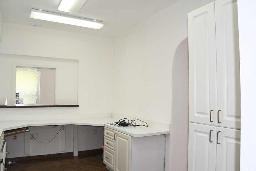 More Photos Of 1920 SW 22nd St, Miami Medical For Lease