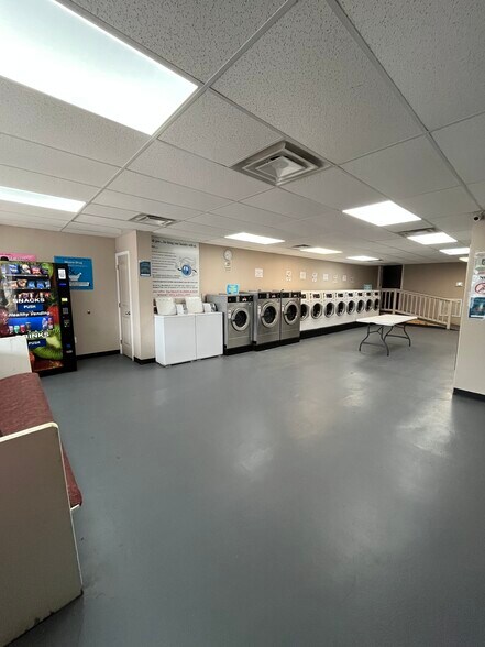 More Photos Of 110 Main St, Ringling General Retail For Sale