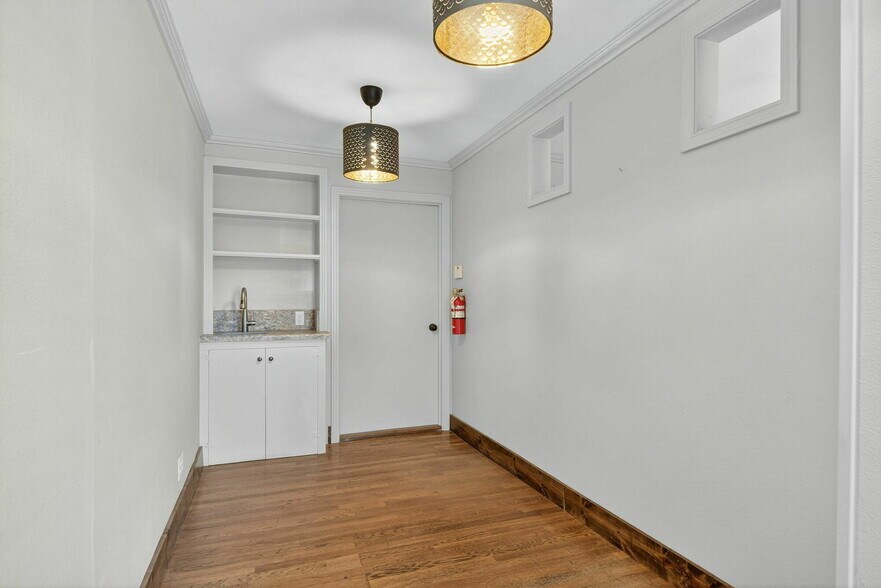 More Photos Of 920 E Blanco Rd, Boerne Office For Lease