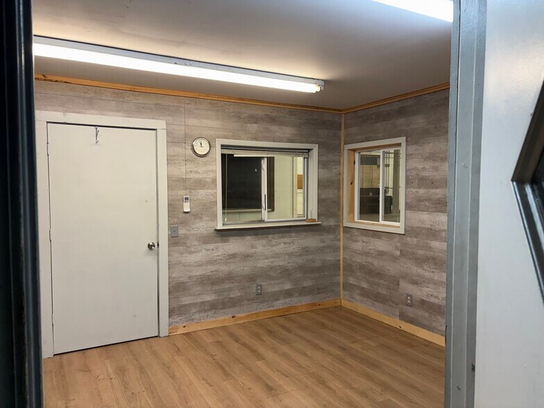 More Photos Of 2905 N Lincoln Rd, Escanaba General Retail For Sale