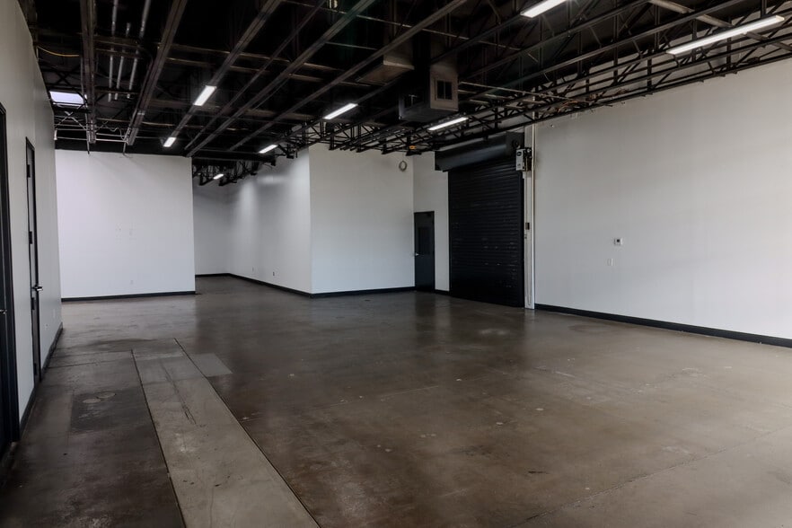 More Photos Of 183 Cole St, Dallas Showroom For Lease