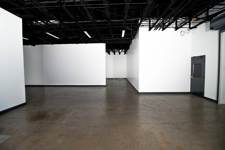 More Photos Of 183 Cole St, Dallas Showroom For Lease