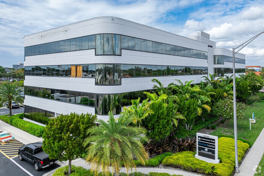 More Photos Of 4501 Tamiami Trl N, Naples Office For Lease