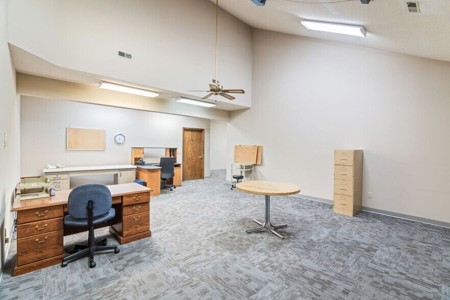 More Photos Of 901 Grove St, Loudon Medical For Sale