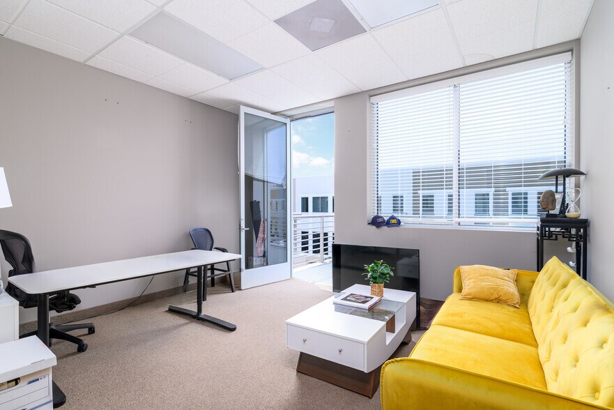 More Photos Of 28348 Constellation Rd, Valencia Warehouse For Sale