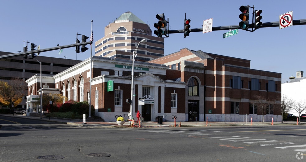 More Photos Of 225-243 Main St, Middletown Office For Lease