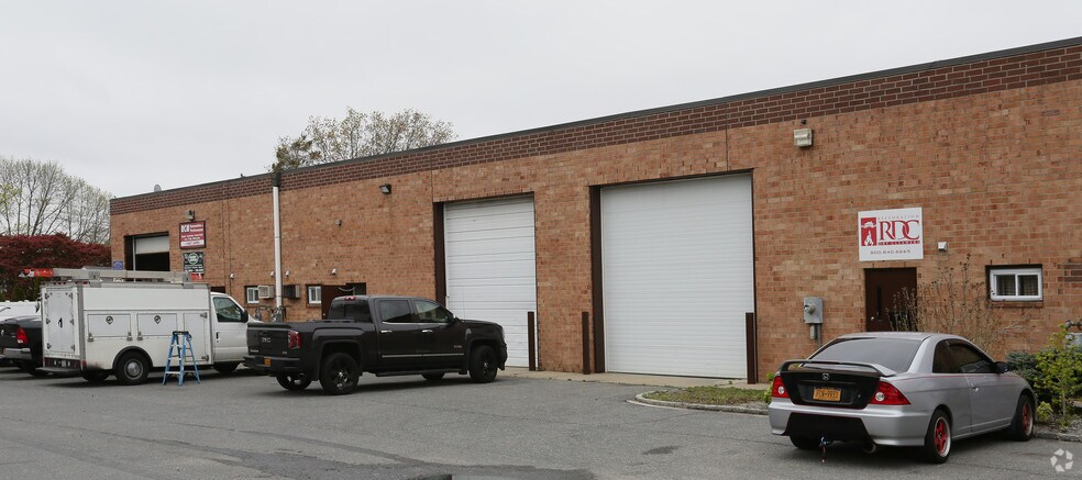 More Photos Of 2083-2089 Lakeland Ave, Ronkonkoma Industrial For Sale