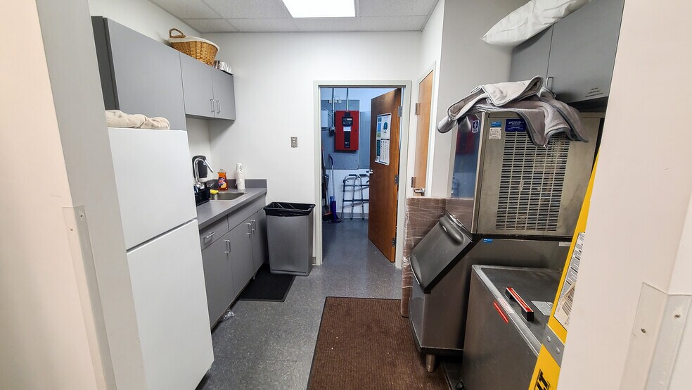More Photos Of 559 Centre View Blvd, Crestview Hills Office For Lease
