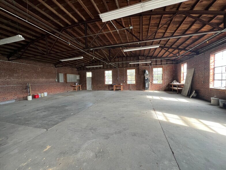 More Photos Of 353 Harwood St, Albemarle Light Distribution For Sale