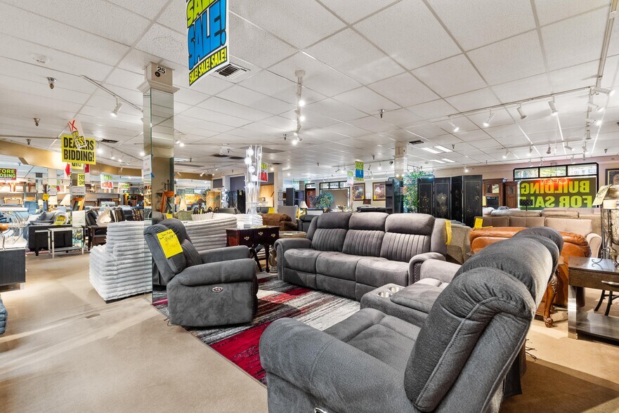 More Photos Of 20423 Highway 99, Lynnwood Freestanding For Sale