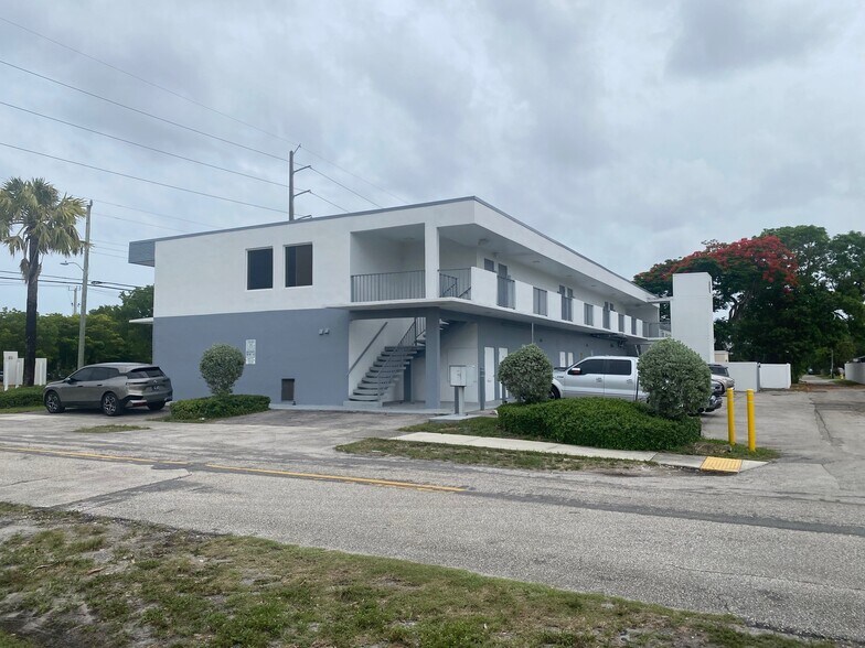 More Photos Of 400 S Dixie Hwy, Hallandale Beach Storefront Retail Office For Lease