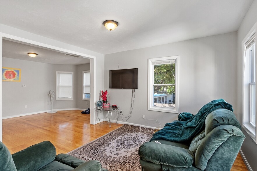 More Photos Of 36-38 Houghton St, Worcester Apartments For Sale