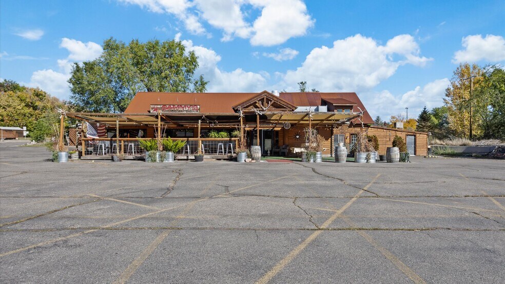 More Photos Of 412 Park Ave, Rifle Restaurant For Sale