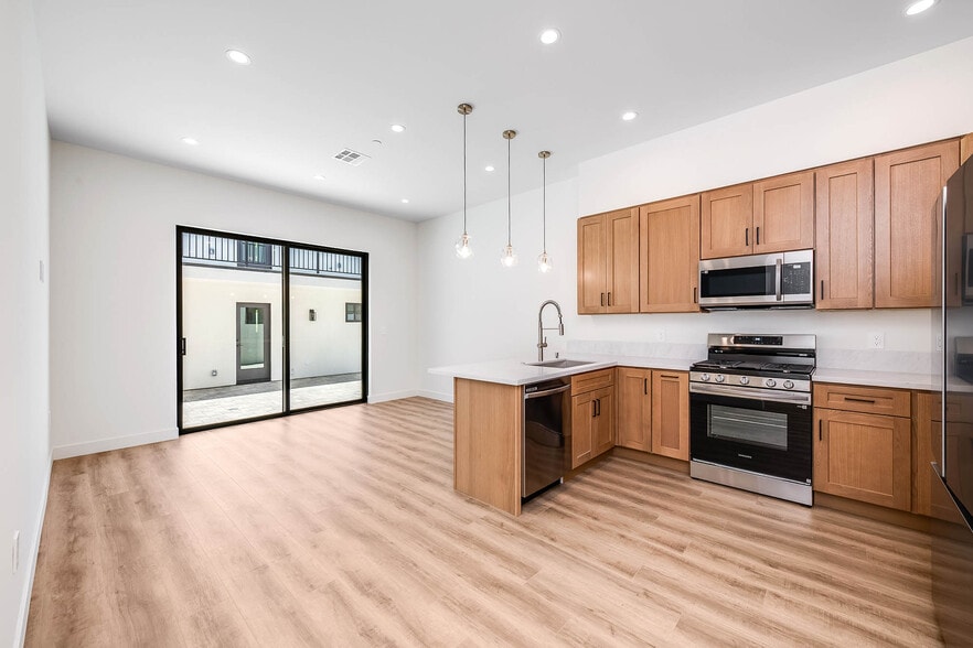 More Photos Of 5954 Simpson Ave, Valley Village Apartments For Sale