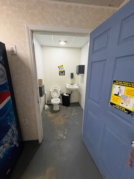 More Photos Of 11375 US-701 Hwy, Elizabethtown Refrigeration Cold Storage For Sale