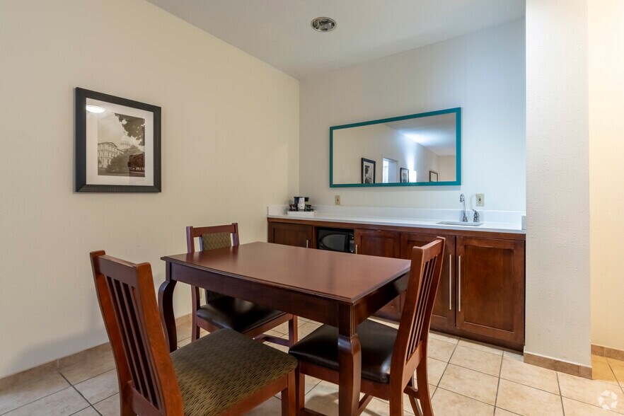 More Photos Of 2500 Coolidge Rd, East Lansing Hotel For Sale