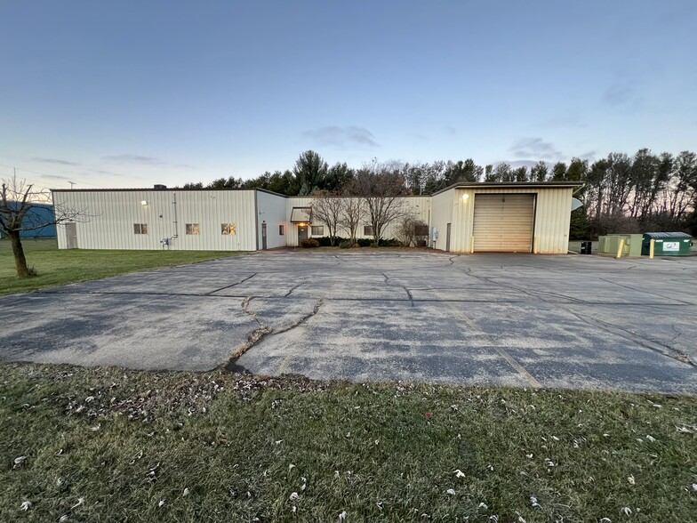 Primary Photo Of 290 Industrial Drive dr, Waupaca Manufacturing For Sale