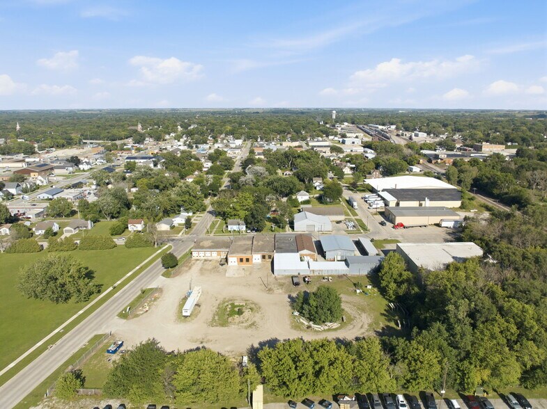 More Photos Of 708-712 S Jefferson Ave, Mason City Warehouse For Sale