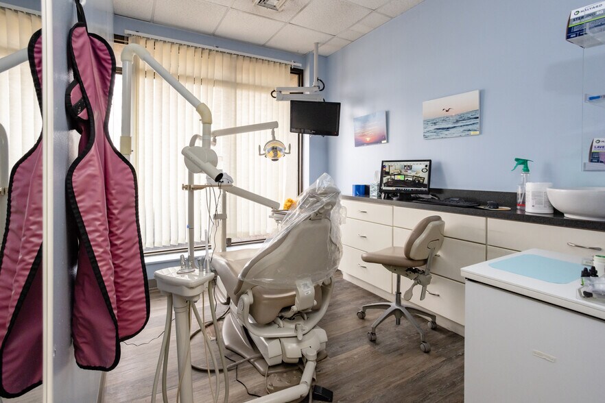 More Photos Of 239 Silas Deane Hwy, Wethersfield Medical For Lease