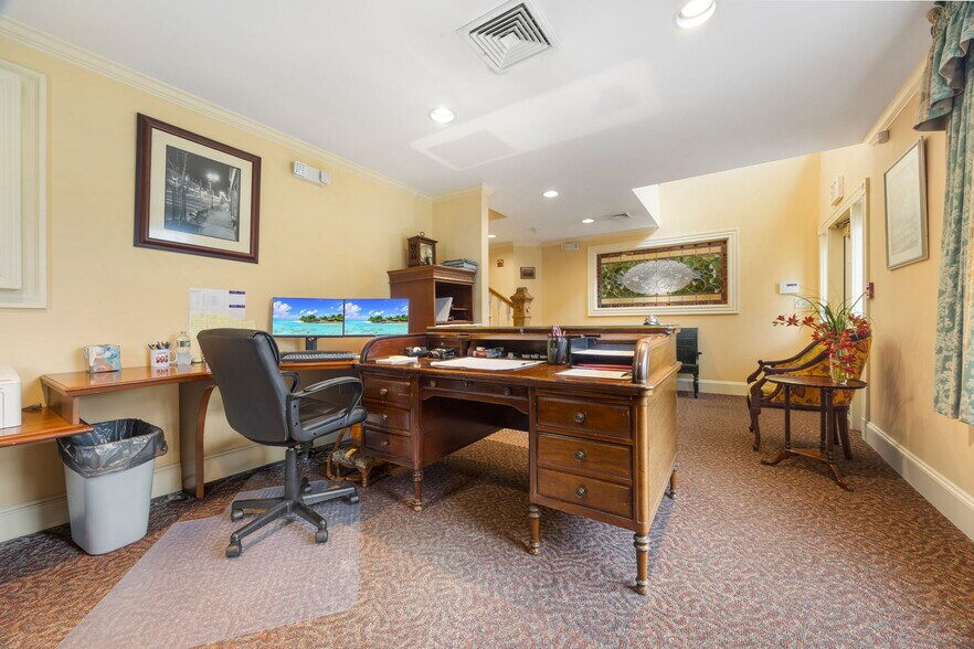 More Photos Of 828 Lynn Fells Pky, Melrose Office For Lease