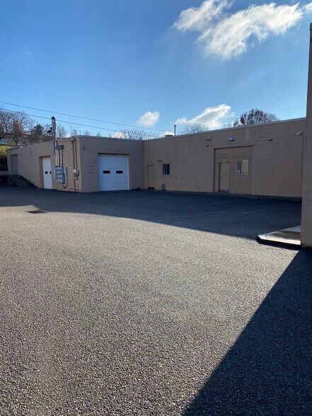 More Photos Of 22412 Perry Hwy, Zelienople Unknown For Lease