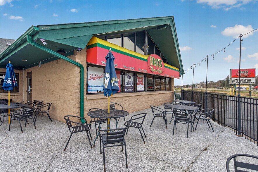 More Photos Of 17646 NE Central Ave, Ham Lake Restaurant For Sale