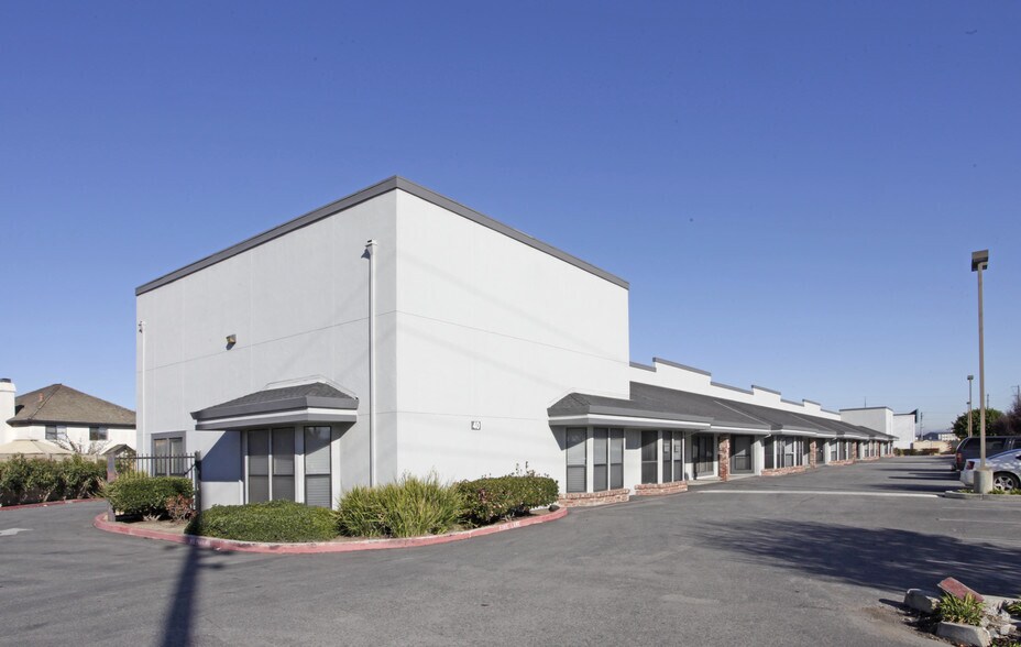 Primary Photo Of 40 Clark St, Salinas Warehouse For Lease