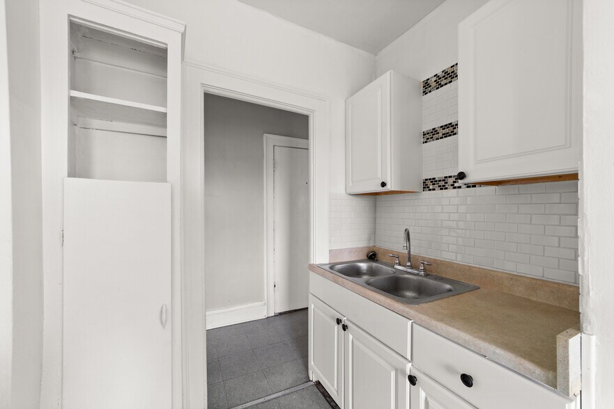 More Photos Of 1690 Eddington Rd, Cleveland Heights Apartments For Sale