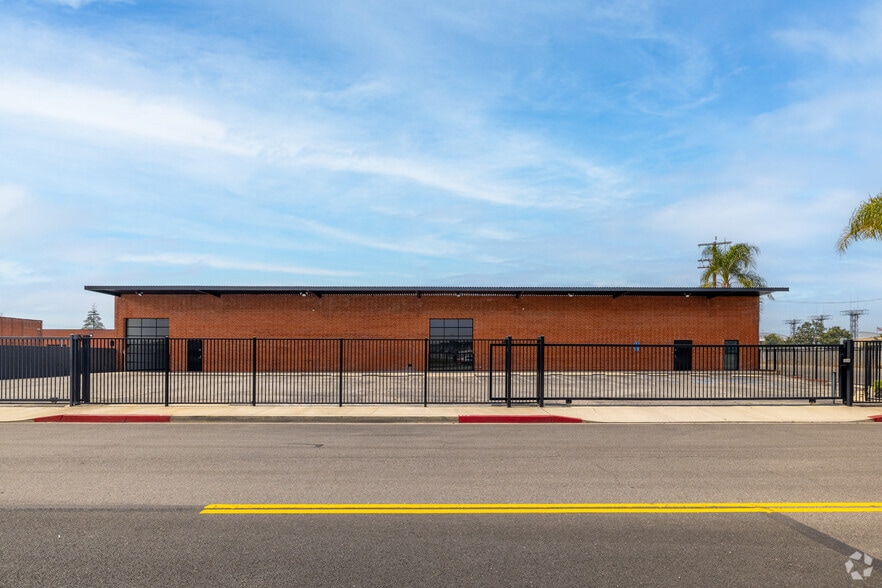 More Photos Of 4100 Vanowen Pl, Burbank Warehouse For Lease