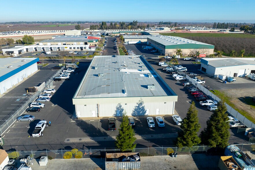 More Photos Of 526 Charity Way, Modesto Warehouse For Lease