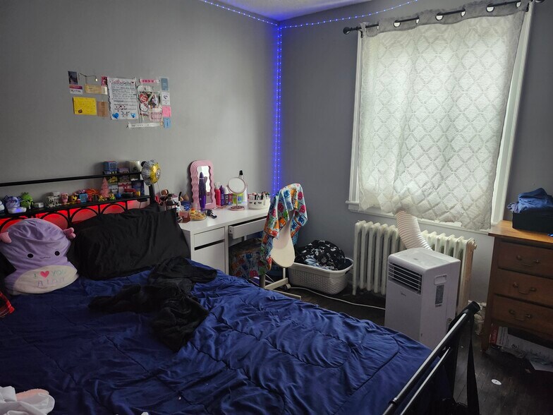 More Photos Of 1499 Main St E, Hamilton Storefront Retail Residential For Sale