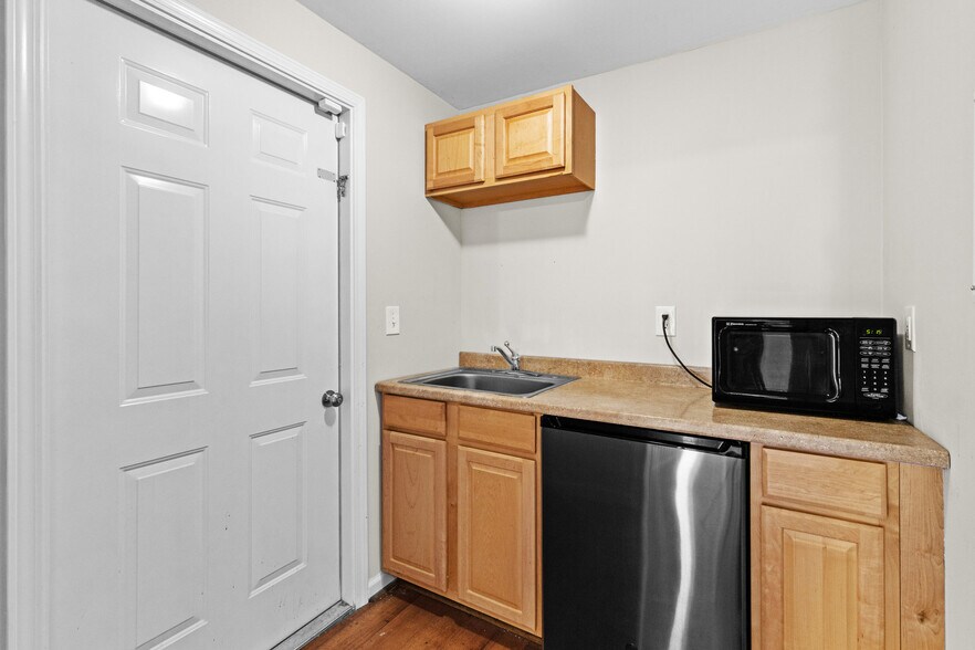 More Photos Of 90 E Moreno St, Buford Office Residential For Sale