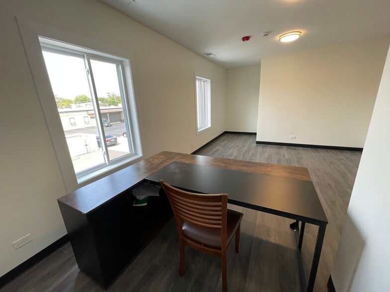 More Photos Of 1740 Waukegan Rd, Glenview Storefront Retail Office For Lease