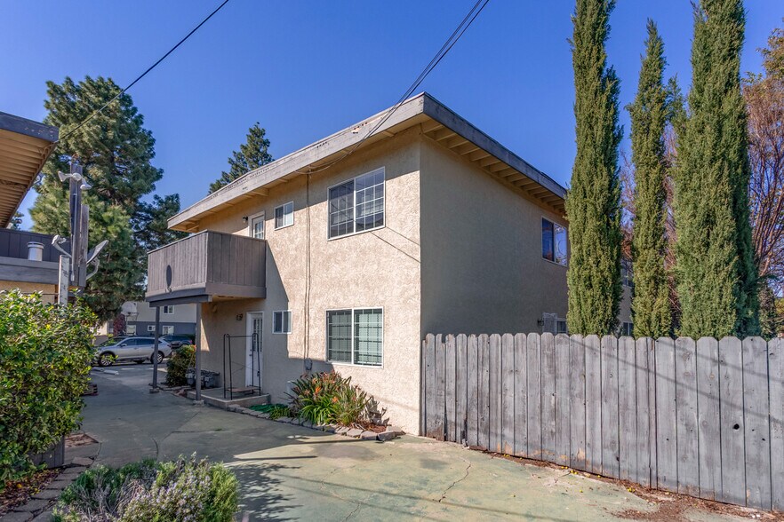 More Photos Of 928-930 Ravenscourt Ave, Campbell Apartments For Sale