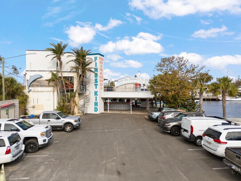 More Photos Of 810 Dodecanese Blvd, Tarpon Springs Marina For Sale