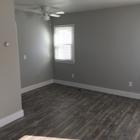 More Photos Of 1917-2011 Sweetbriar Ln, Springfield Apartments For Sale