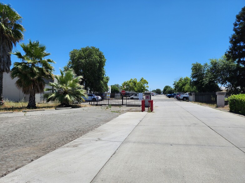 More Photos Of 4672 E Waterloo Rd, Stockton Warehouse For Lease
