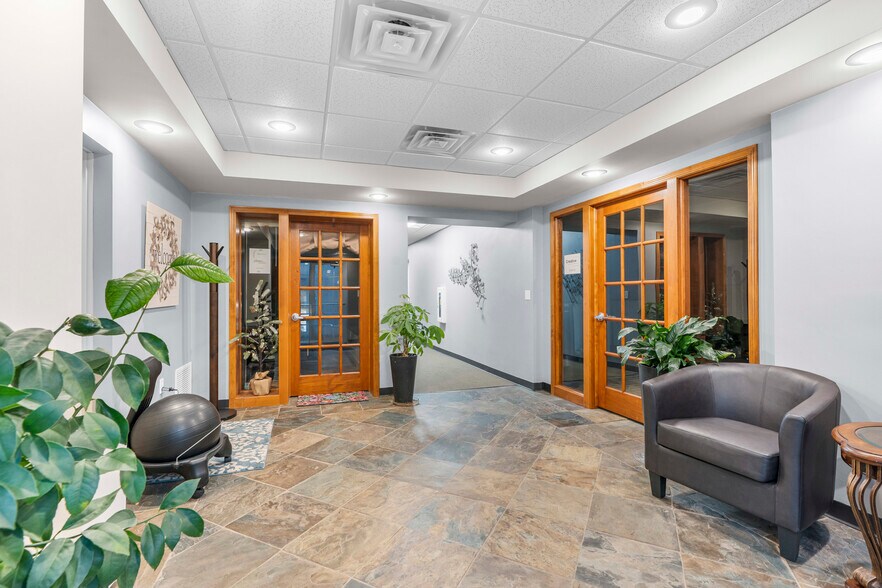 More Photos Of 416 George St, De Pere Office For Sale