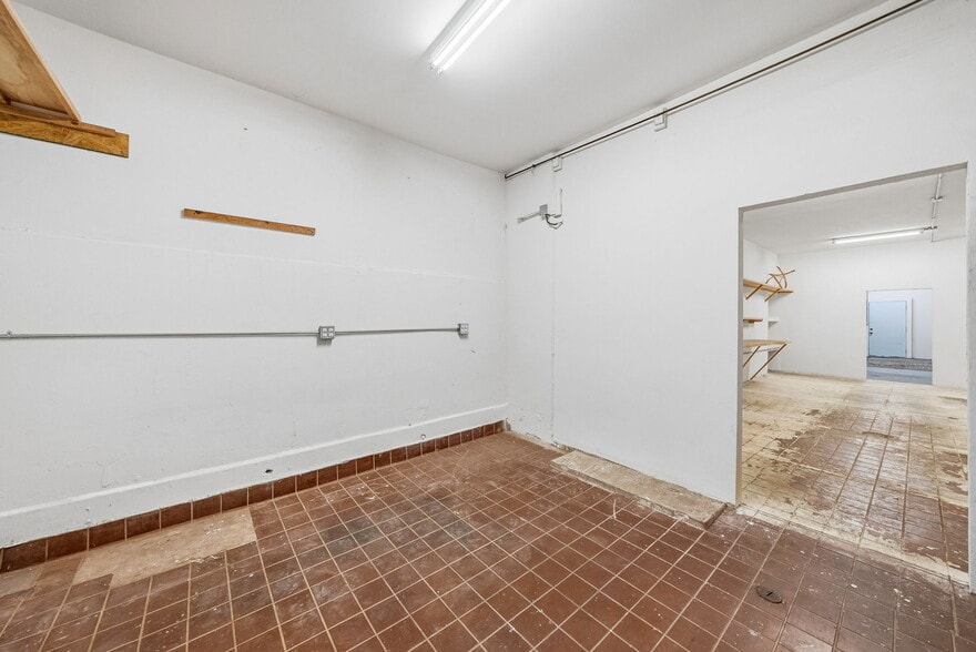 More Photos Of 586 W Avenue 28, Los Angeles Warehouse For Lease