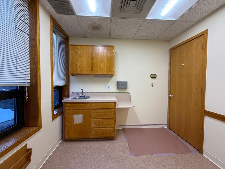 More Photos Of 33 Bartlett St, Lowell Medical For Lease