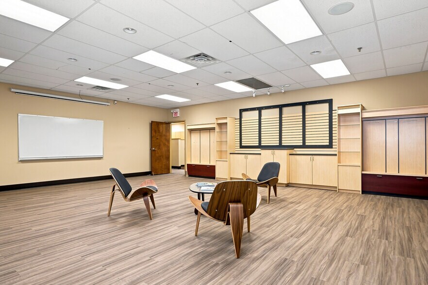 More Photos Of 2701 Crimson Canyon Dr, Las Vegas Light Manufacturing For Sale
