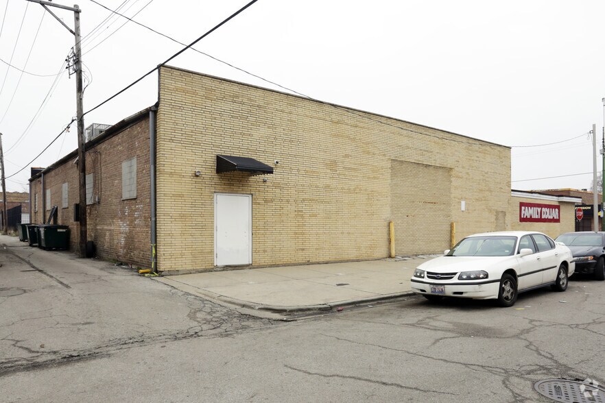 More Photos Of 5101 W Division St, Chicago Storefront For Lease
