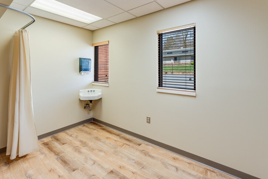 More Photos Of 138 N Main St, Canton Healthcare For Sale