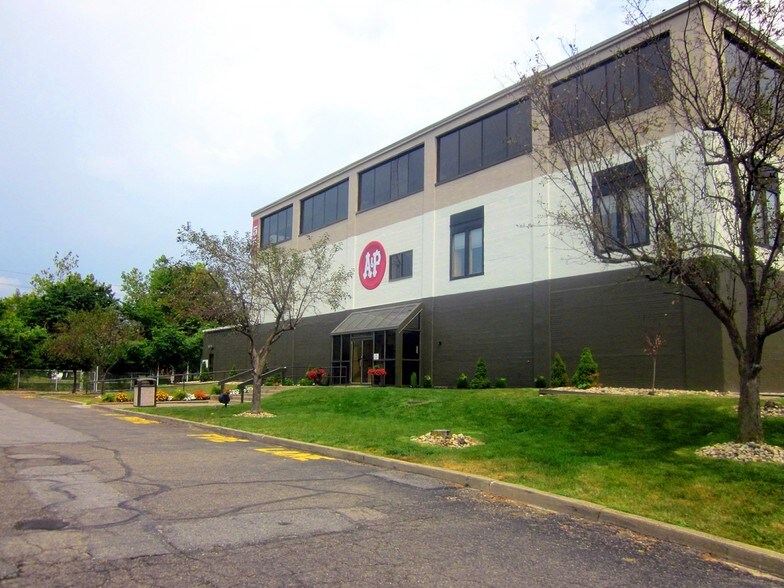 More Photos Of 55 S State Ave, Indianapolis Light Distribution For Lease