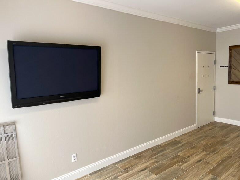 More Photos Of 932 NE 24th Ln, Cape Coral Light Manufacturing For Lease