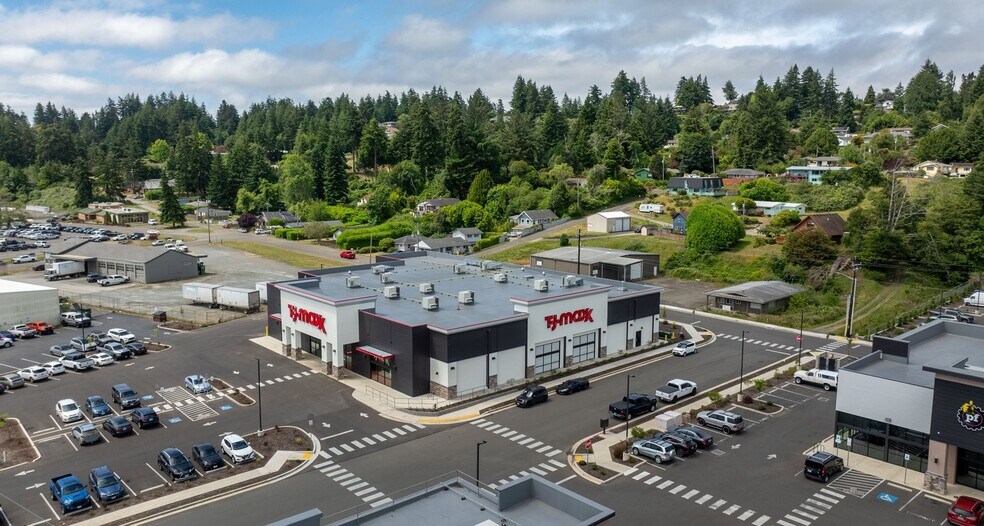 More Photos Of 1233 Teakwood Ave, Coos Bay Freestanding For Sale