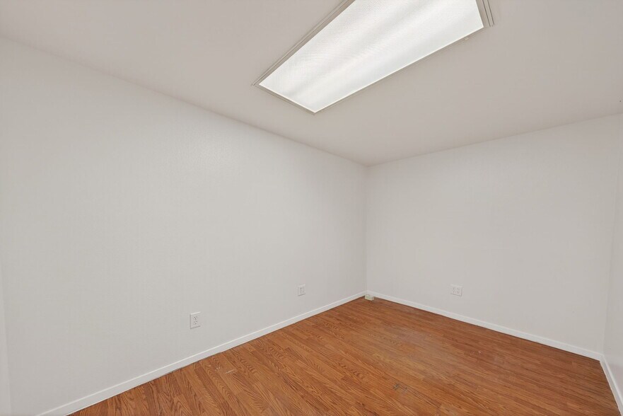 More Photos Of 3215 Zanderson Ave, Jourdanton Loft Creative Space For Lease